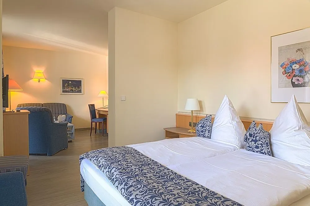 Hotel Am Moosfeld München 4*,